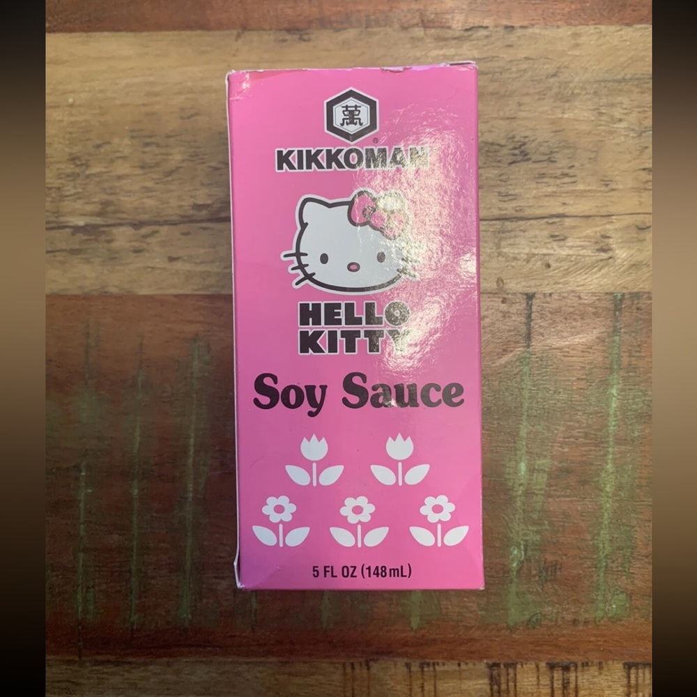 NIB Kikkoman Limited Edition Hello Kitty Soy Sauce 5oz Rare Collectible Sanrio